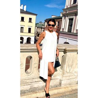 Anna Popek feet photo thumbnail