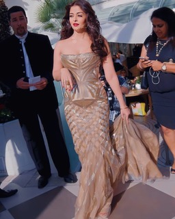 Aishwarya Rai Bachchan feet photo thumbnail