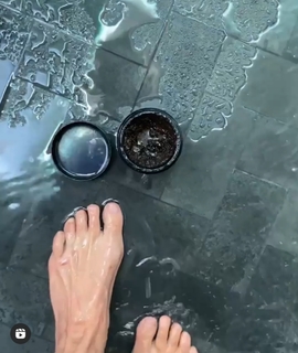 Naomi Watts feet photo thumbnail
