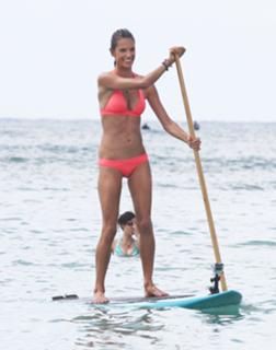 Alessandra Ambrosio feet photo thumbnail