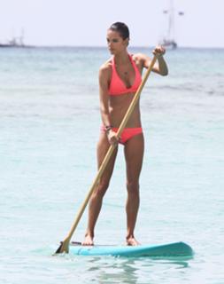 Alessandra Ambrosio feet photo thumbnail