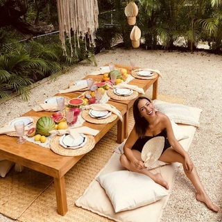 Claudia Lizaldi feet photo thumbnail