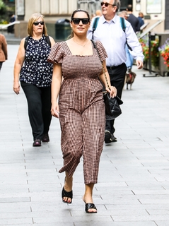 Kelly Brook feet photo thumbnail