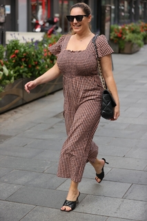 Kelly Brook feet photo thumbnail