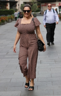Kelly Brook feet photo thumbnail