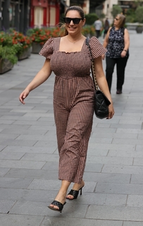 Kelly Brook feet photo thumbnail