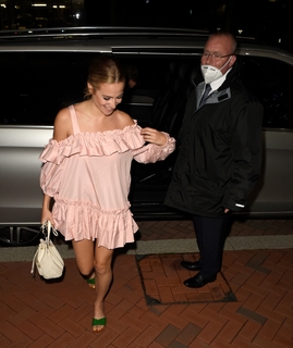 Pixie Lott feet photo thumbnail