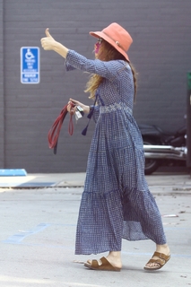Isla Fisher feet photo thumbnail