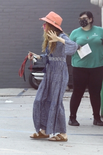 Isla Fisher feet photo thumbnail