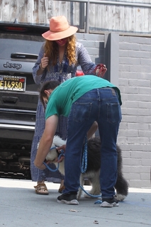 Isla Fisher feet photo thumbnail