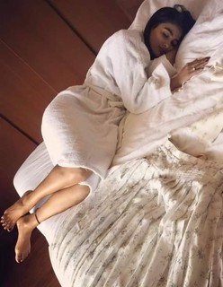 Pooja Hegde feet photo thumbnail