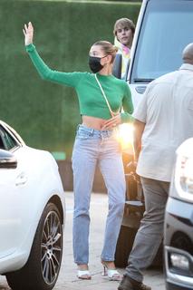Hailey Bieber feet photo thumbnail