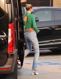 Hailey Bieber feet photo thumbnail