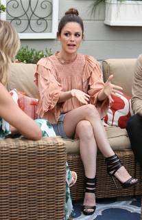 Rachel Bilson feet photo thumbnail