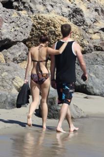 Miley Cyrus feet photo thumbnail