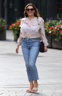 Kelly Brook feet photo thumbnail