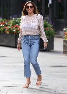 Kelly Brook feet photo thumbnail