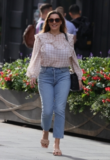Kelly Brook feet photo thumbnail