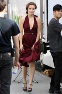 Olivia Wilde feet photo thumbnail