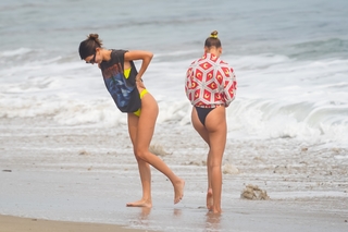 Hailey Bieber feet photo thumbnail
