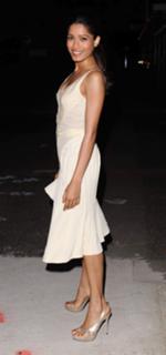 Freida Pinto feet photo thumbnail