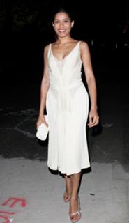 Freida Pinto feet photo thumbnail