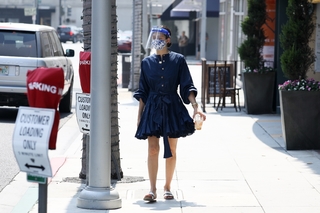 Emmy Rossum feet photo thumbnail