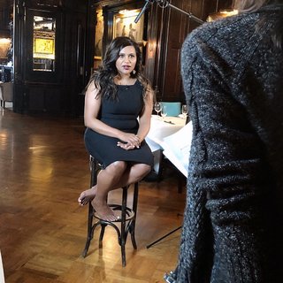 Mindy Kaling feet photo thumbnail