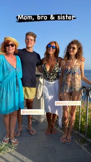Veronica Maya feet photo thumbnail