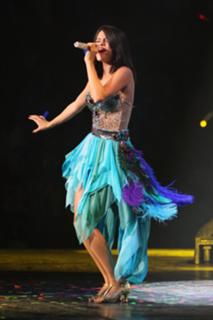 Selena Gomez feet photo thumbnail