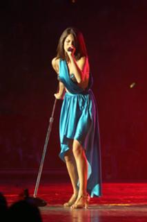 Selena Gomez feet photo thumbnail