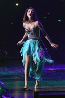 Selena Gomez feet photo thumbnail
