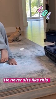 Kaley Cuoco feet photo thumbnail