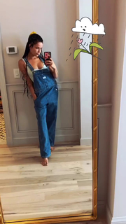 Halsey feet photo thumbnail
