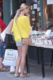Heidi Klum feet photo thumbnail