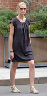 Heidi Klum feet photo thumbnail