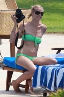 Heidi Klum feet photo thumbnail