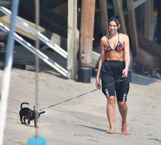Dua Lipa feet photo thumbnail