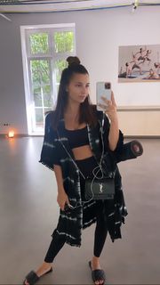 Julia Wieniawa-Narkiewicz feet photo thumbnail