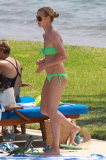 Heidi Klum feet photo thumbnail