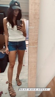 Abigail Spencer feet photo thumbnail