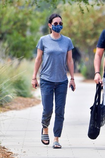 Courteney Cox feet photo thumbnail