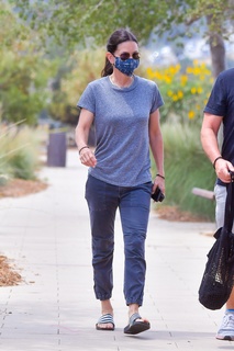 Courteney Cox feet photo thumbnail