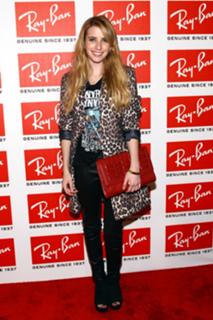 Emma Roberts feet photo thumbnail