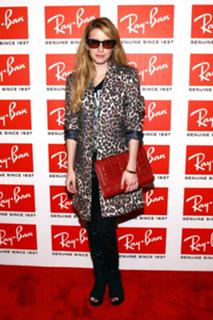Emma Roberts feet photo thumbnail