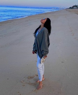 Nicole Scherzinger feet photo thumbnail