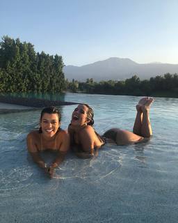 Addison Rae feet photo thumbnail