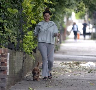 Kelly Brook feet photo thumbnail