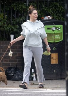 Kelly Brook feet photo thumbnail