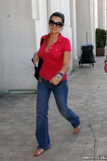 Maite Perroni feet photo thumbnail